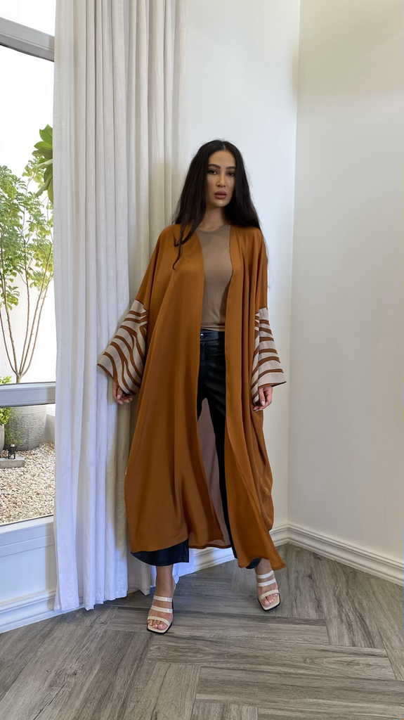 Isabelle in brown and beige
