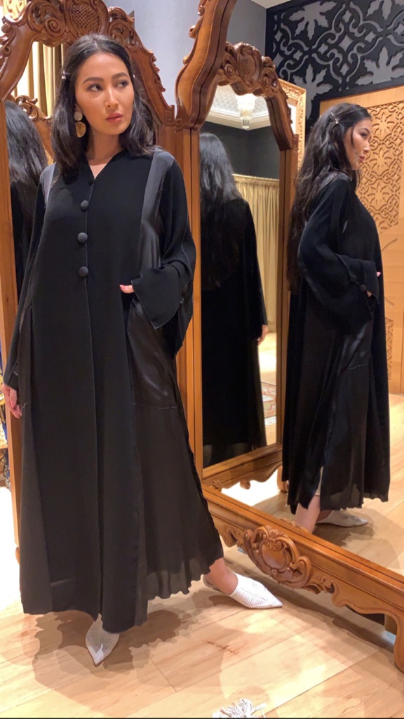 جيوب حريرية سوداء
