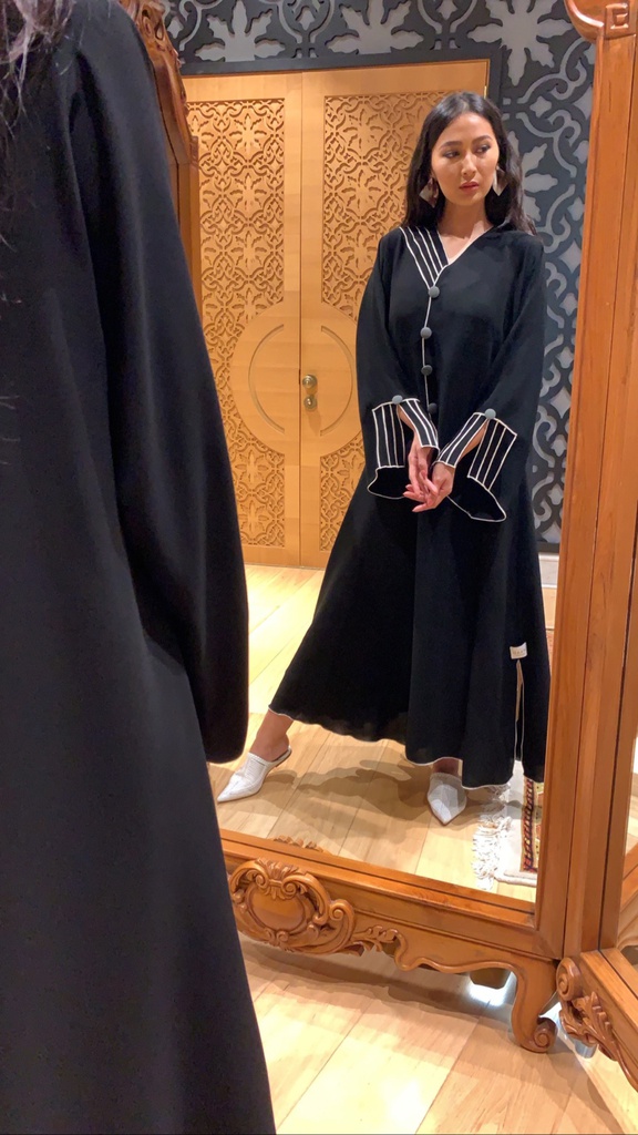 عباية القرش بأزرار رمادية